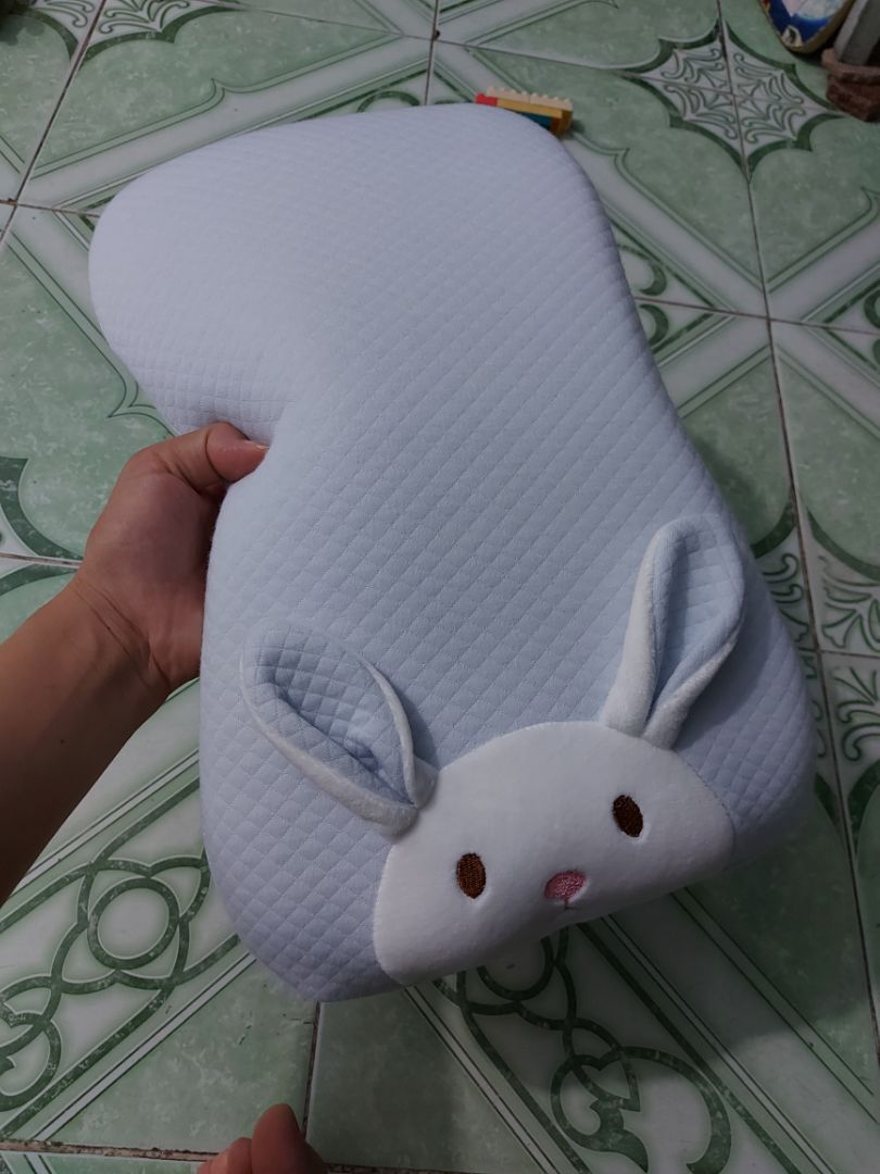 gối xinh và  mềm  lắm  ạ . rất  hài lòng nhưng  hơi  cao  so với  bé  nhà mh  11M  . chất  lượng  thì  ổn nhé