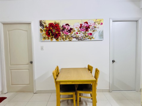 Tranh rất đẹp, màu sắc tươi sáng, đóng gói cẩn thận.