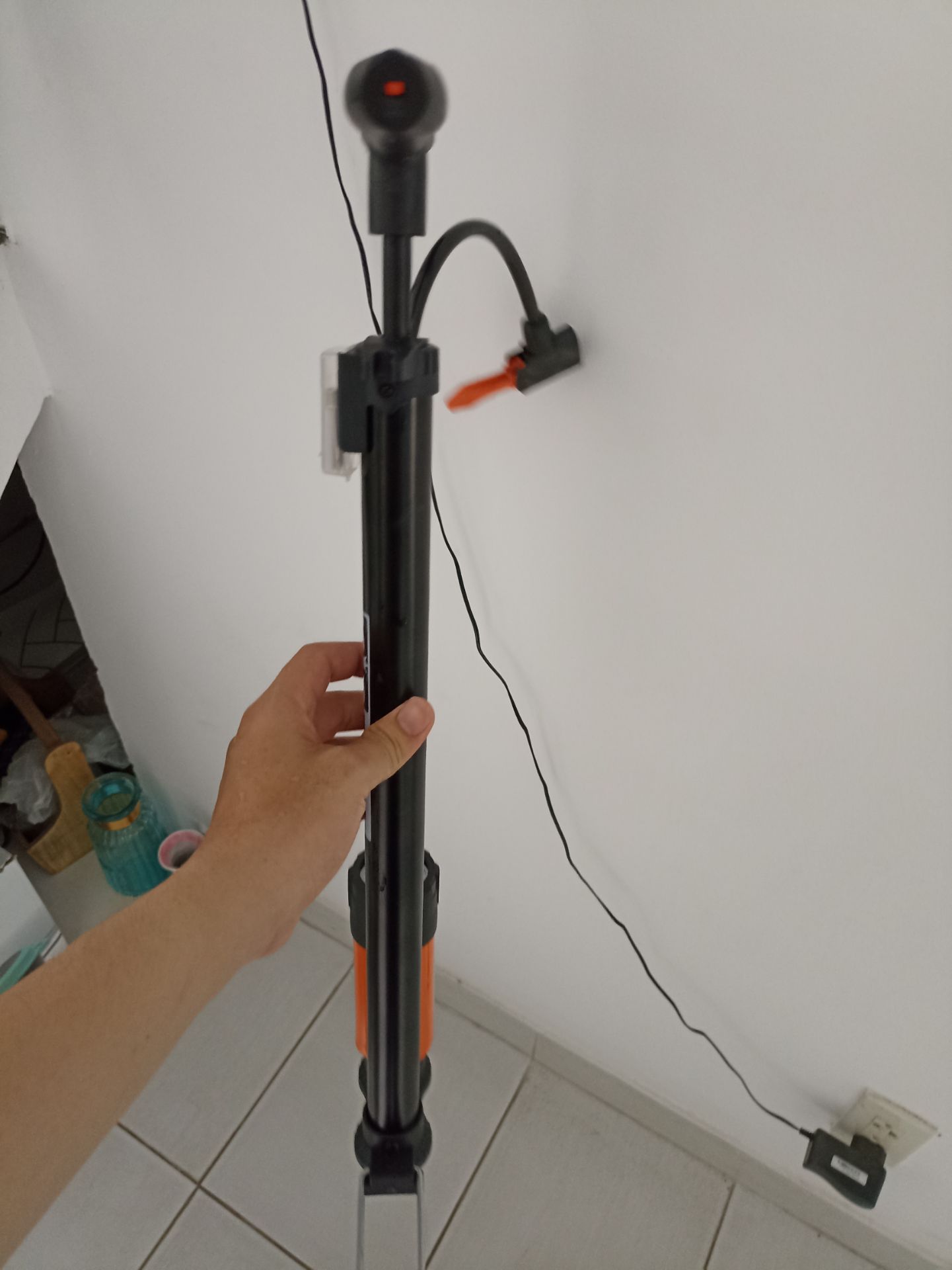 đẹp. giao hàng trung bình. bơm nhẹ. nhiều đầu bơm như quảng cáo. có 1 cái có thể cải thiện là mặt đồng hồ nên làm đơn vị nhỏ hơn để thấy rõ kim di chuyển đẹp. giao hàng trung bình. bơm nhẹ. nhiều đầu bơm như quảng cáo. có 1 cái có thể cải thiện là mặt đồng hồ nên làm đơn vị nhỏ hơn để thấy rõ kim di chuyển