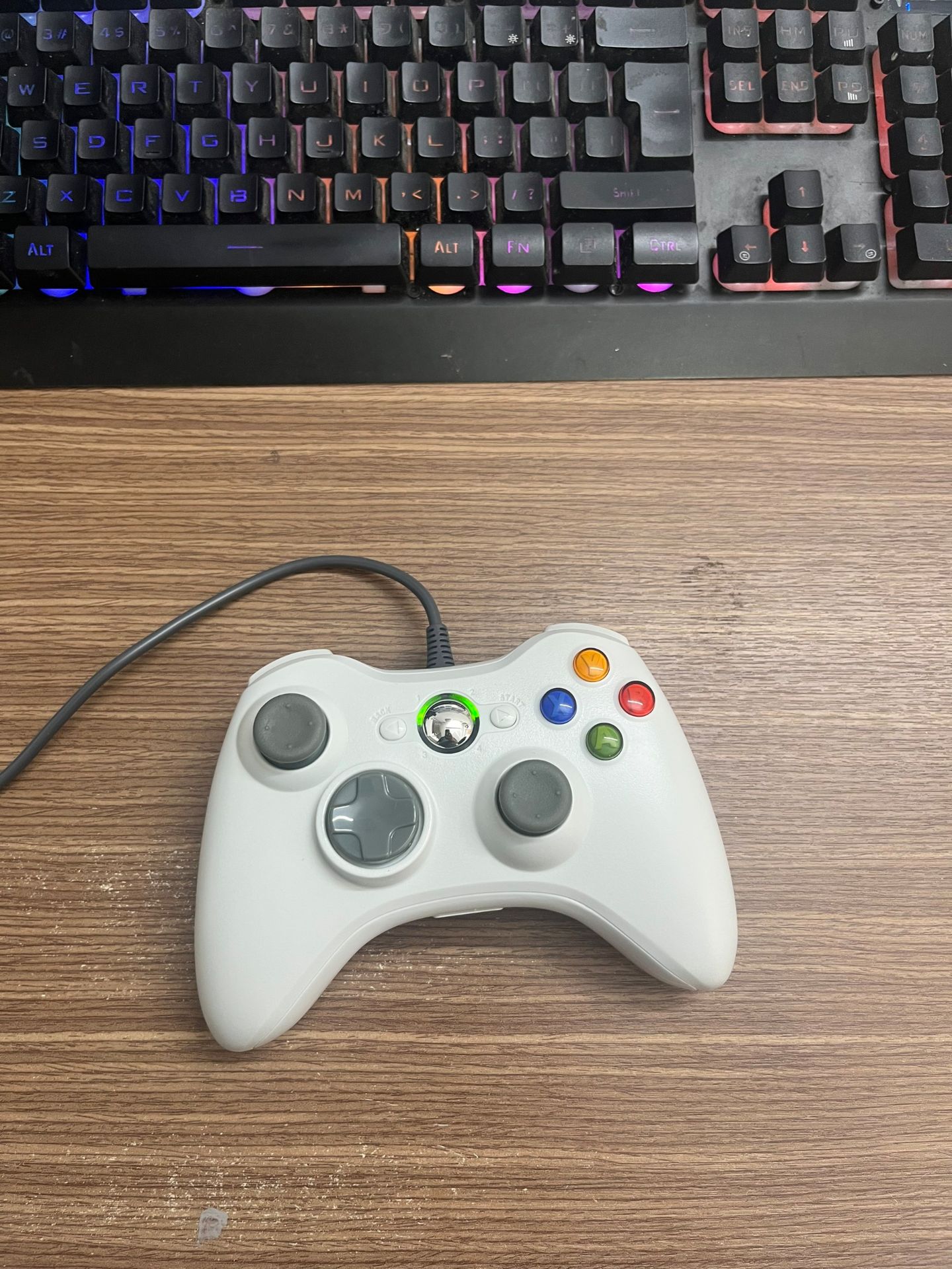 tay cầm chắc chắn, các nút bấm cho phản ứng nhạy, dây dài và rất cứng cáp, cắm vô PC 1 phát ăn ngay tay cầm chắc chắn, các nút bấm cho phản ứng nhạy, dây dài và rất cứng cáp, cắm vô PC 1 phát ăn ngay