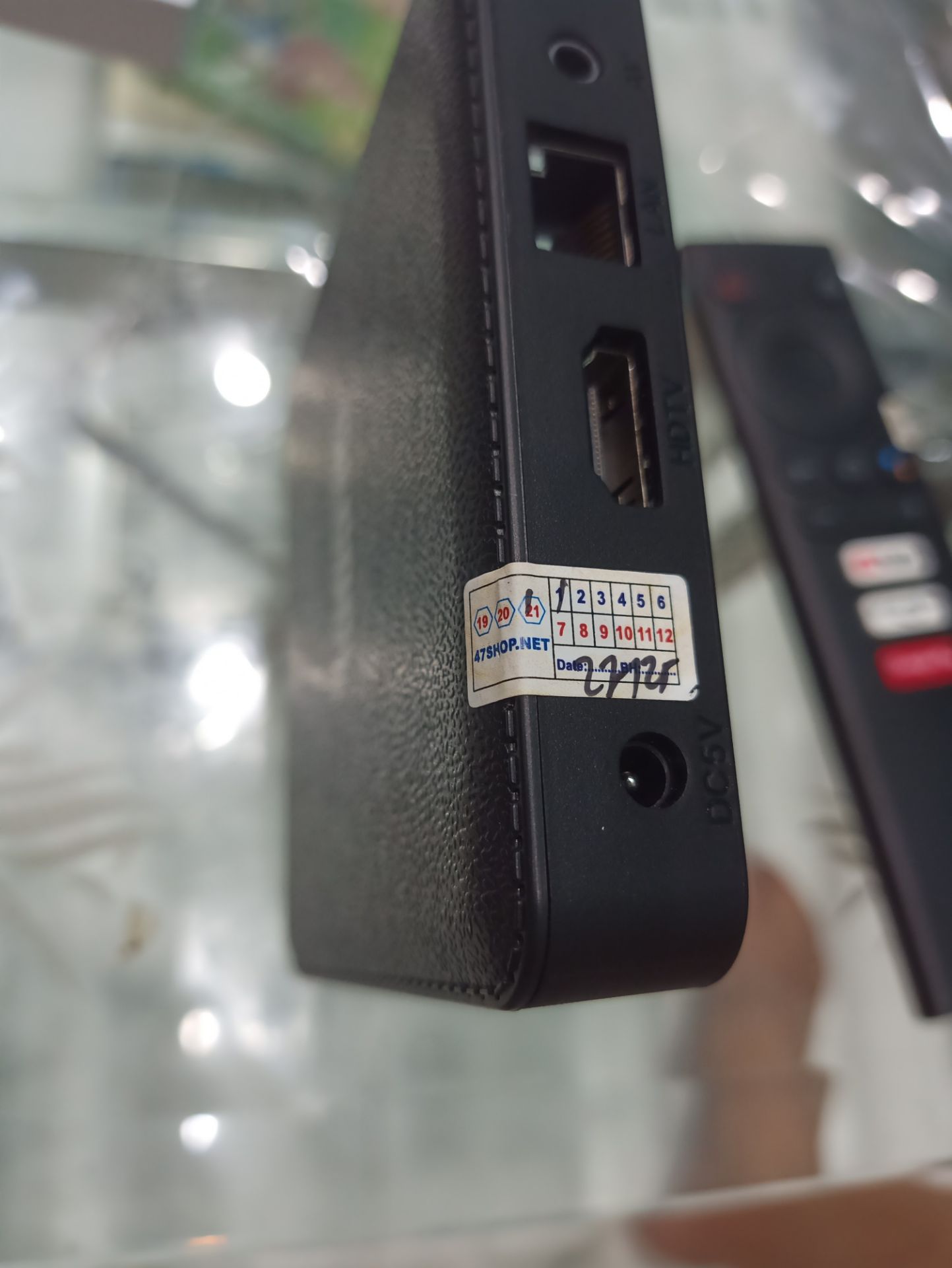 Nhờ Tiki xem lại và đánh giá điểm của 47shop.net. Đặt hàng TV BOX MECOOL KM3 (4GB RAM, 64GB ROM) thi giao hàng MECOOL KM1 (4GB RAM, 32GB ROM) vỏ hộp thì MECOOL KM3. Đề nghị TIKI xử lý lại đơn hàng này. Tôi không chấp nhận cách làm việc như vậy.