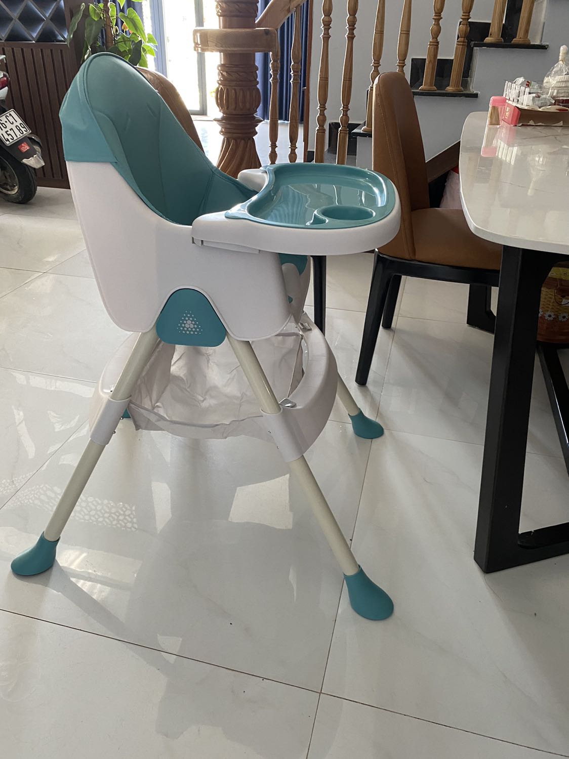 Ghế màu bên ngoài đẹp, nhìn có vẻ chắc chắn, hi vọng bé mình hợp tác, cảm ơn shop.