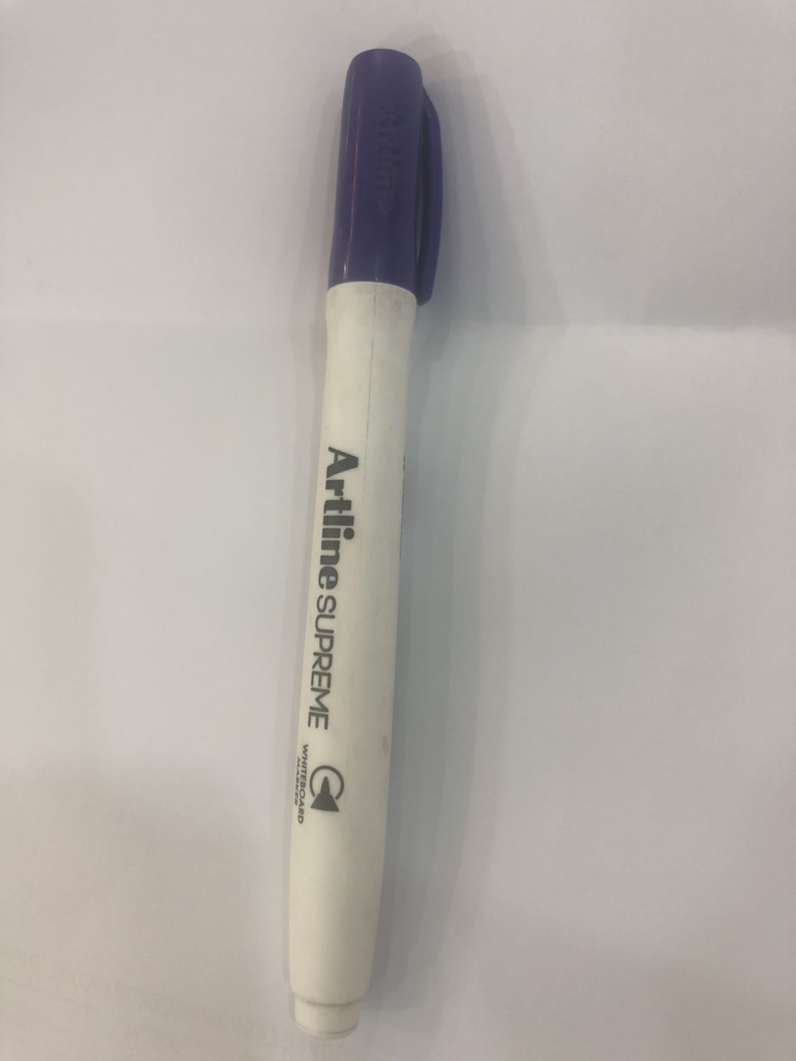 Nhận cây viết vừa bẩn vừa cũ giống như để trong kho lâu ngày. Vô cùng thất vọng, mua 4 cây viết mà giao 4 lần, vừa phiền phức và tốn công ship + đóng gói. Để nghị Tiki xem lại nơi bán hàng nhé.