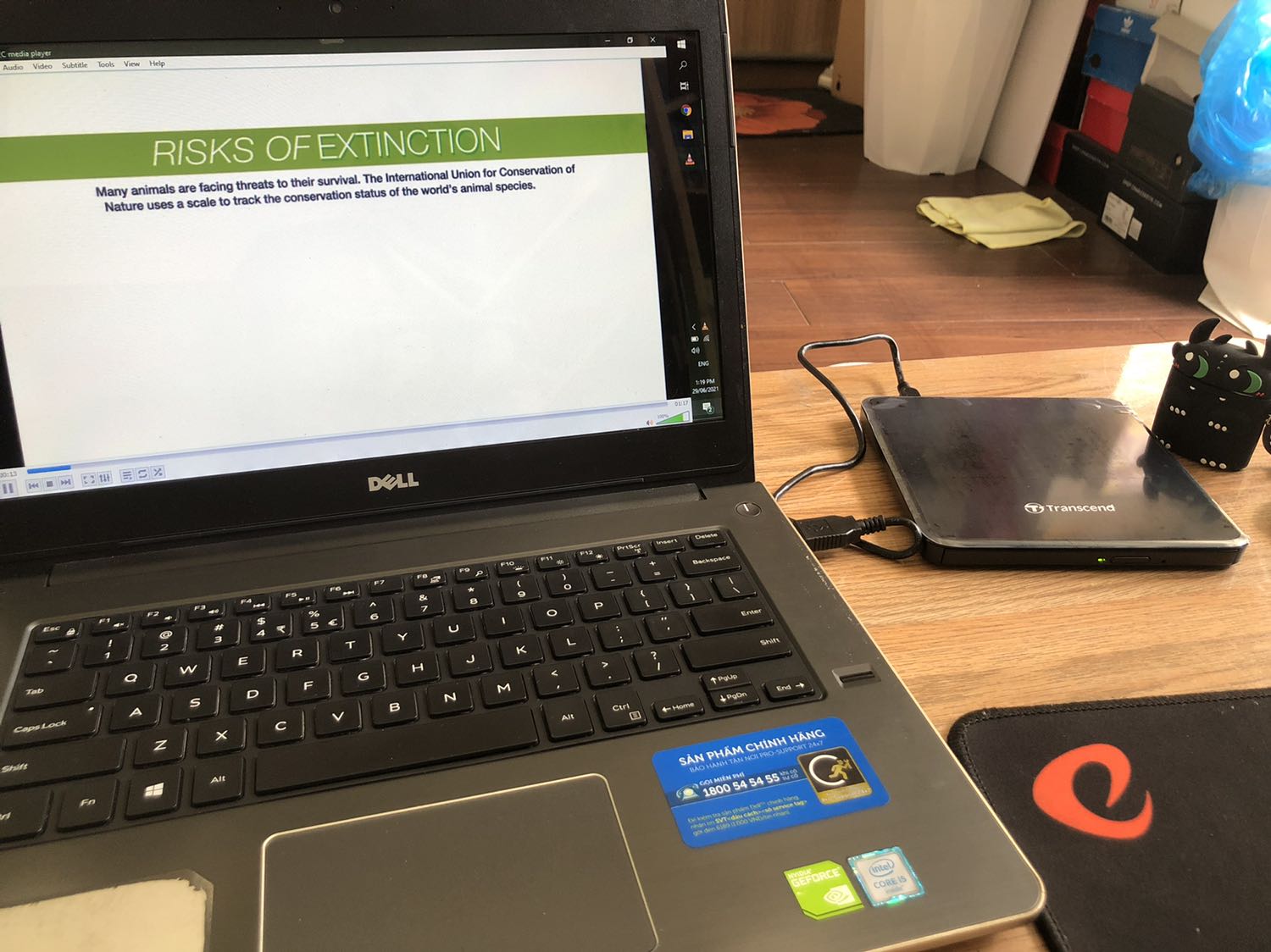 Giao hàng rất nhanh luôn. Hôm qua đặt hôm nay đã có. *** thử DVD học tiếng anh của mình là chạy ổn nè. Còn về bền không thì qua khoảng thời gian sử dụng mới biết được. Ban đầu nhận sản phẩm thấy rất ưng ý. Cảm ơn Tiki nhiều nhé ☺️