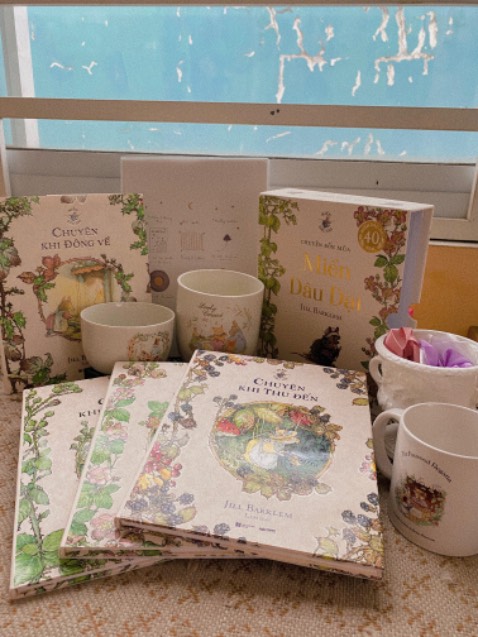 Mới nhận , rất xinh luôn ạ, mình chưa đọc nữa, mầ thấy tranh iu quá đi