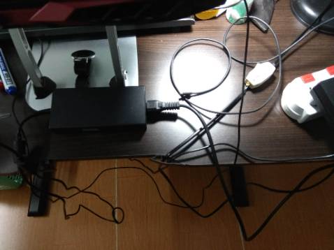 - Mẫu bàn: NEL 1160
- Đã sử dụng: hơn 1 tháng
- Chất lượng mặt bàn: bàn chống thấm nước tốt như mô tả.
- Các khớp bàn: rất cứng cáp, chắc chắn. Mình thường xuyên thay đổi chiều cao bàn, đứng - ngồi cách nhau gần 1 tiếng nhưng bàn nâng hạ rất vững. Khi đứng thì bàn cũng không gây rung lắc xíu nào mặc dù mình không dựa bàn vào tường.
- Lắp đặt: việc lắp đặt của bàn khác rắc rối một tí, bảng hướng dẫn khiến dễ nhầm lẫn các mẫu vít, phải quan sát cho thật kỳ hình ảnh của con vít. Đặc biệt là các vít để khá lộn xộn, một số con vít dùng để ghép cho bộ phận này lại để chung với bộ phận khác, dễ gây ức chế khi mới lắp.
- Tư vấn - hỗ trợ: mọi yêu cầu, thắc mắc mà mình nhắn đều được trả lời nhiệt tình, chi tiết.
=> Tóm lại: rất tốt, xịn. Hy vọng chính sách bảo hành của shop cũng tốt.