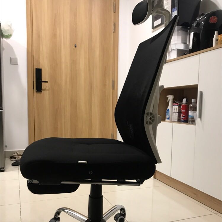 Tiki giao hàng nhanh hơn dự kiến, và đóng gói cẩn thận. đã dùng được được thời gian, cảm nhận của mình là ghế ngồi êm, tựa lưng hơi đau chút, nên mình bỏ miếng khăn lót thì đỡ hơn. các chi tiết cảm thấy chưa hoàn thiện cao, tuy nhiên trong tầm tiền này thì mình thấy chấp nhận được.