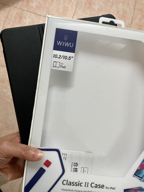 Giá khá cao so với chất lượng này. Mềm oặt oẹo, dựng ipad lên đứng ko vững và chất liệu cũng rất thường. 

Mua xong mà ko dùng được vứt xó.
