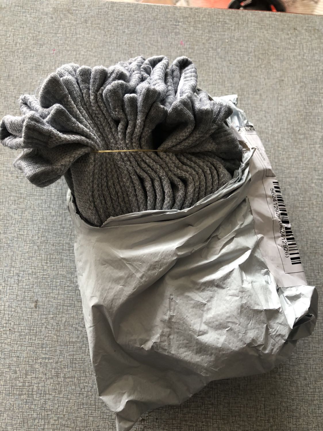 Hôm trước mình mua ở đây ok lắm,mà đợt này mua lại bị *** như vậy nè ,mọi người xem có tí nào liên quan tới mẫu trên không