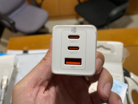 Đây không phải lần đầu xài Baseus. Giá tiền, hiệu năng đi đôi với chất lượng, Baseus chưa bao giờ làm tôi thất vọng. Cáp sạc độ hoàn mỹ 10 điểm.