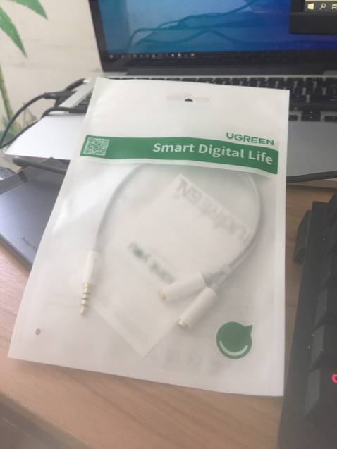 Giao hành nhanh, sản phẩm đóng gói cẩn thận. 
Tuy nhiên khi mình cắm vào máy tính thì chỉ dùng được cổng Sound, còn cổng mic thì không có tác dụng. 
Mình cắm micro vào và kiểm tra với phần mềm ghi âm Audacity.