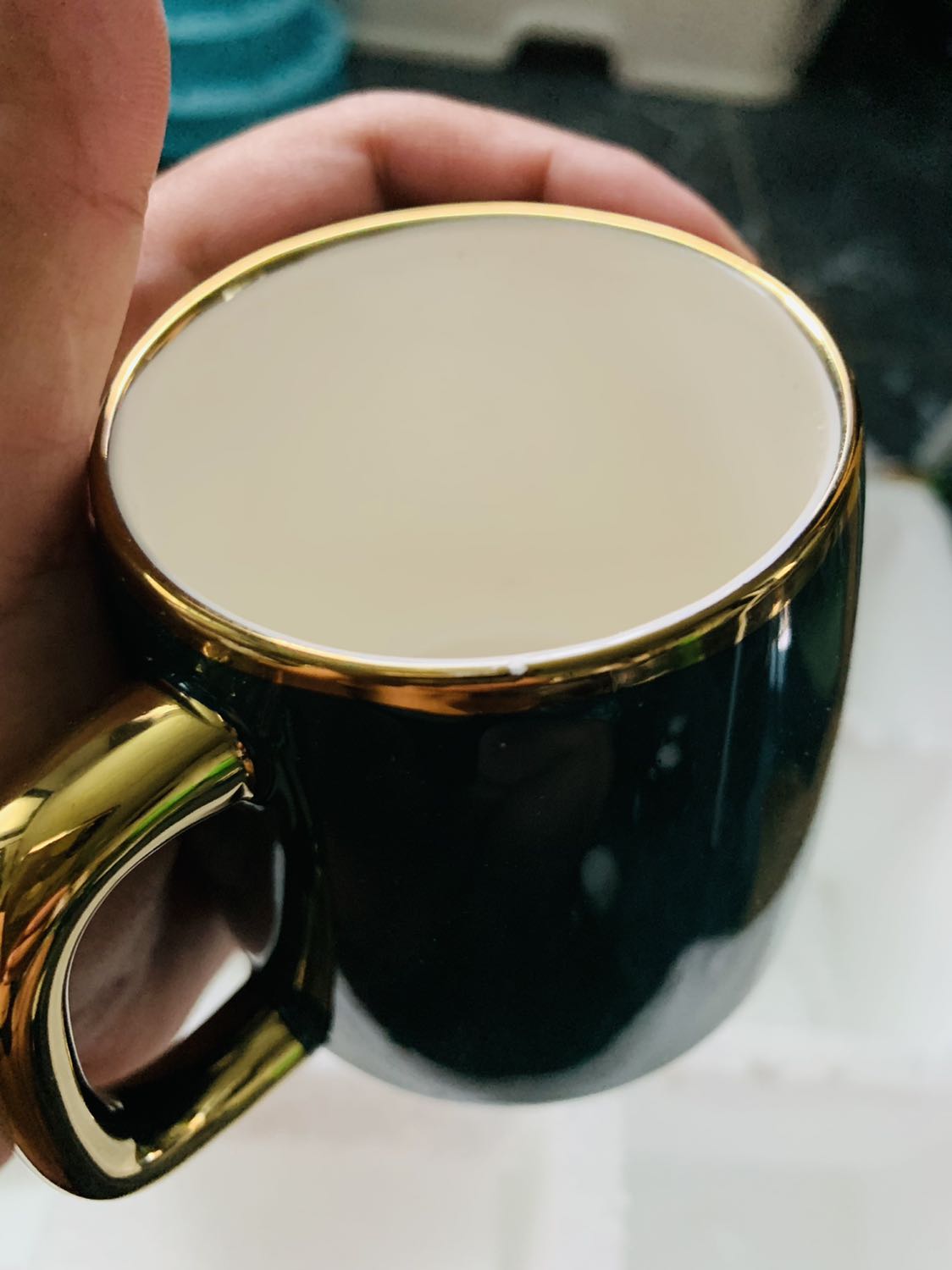 Đổi rồi vẫn bị mẻ 2 ly.
Giờ yêu cầu đổi tiếp lần 2