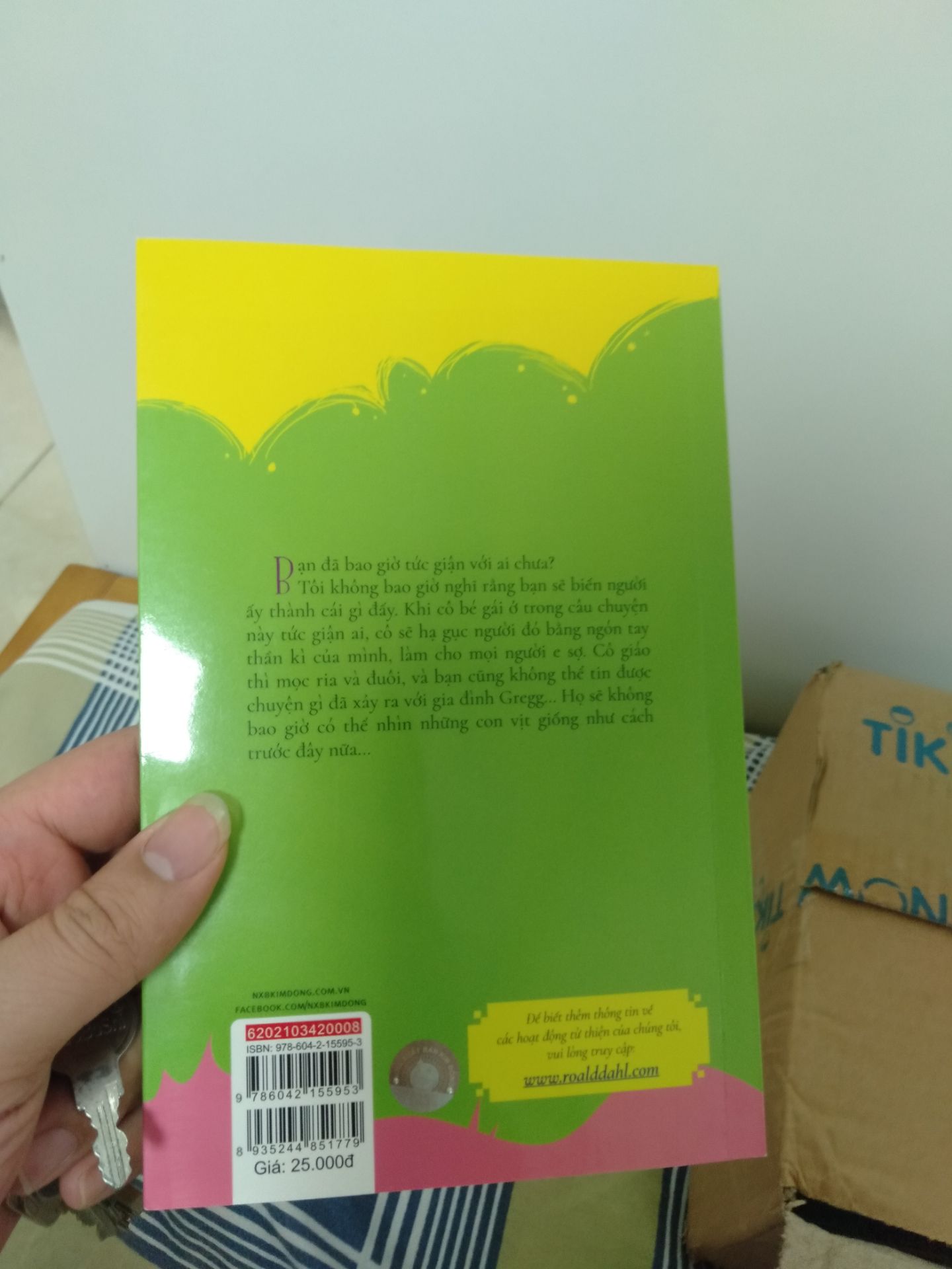 chất lượng tốt, giá hợp lý dù hơi mỏng, nội dung đơn giản , ngắn gọn nhưng hay