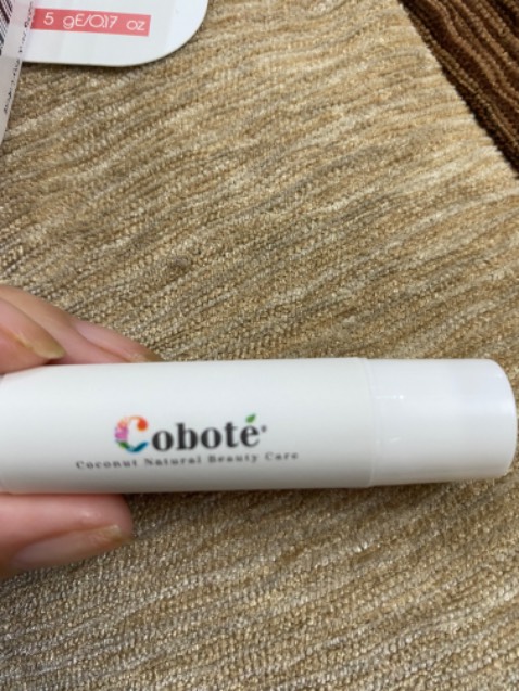 Sp dưỡng ẩm tốt, mềm môi , mùi thơm ngọt dễ chịu . Dưỡng ẩm môi sau xăm rất hiệu quả . Mùa hành khô lên có vài thỏi �Shop tư vấn kĩ , giao hàng nhanh . Sẽ tiếp tục ủng hộ shop