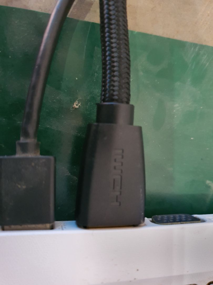 sau 1 lần đổi trả cuối cùng cũng nhận đc. lần đầu cáp lỗi ko kết nối vs tivi được. sau đó mình đc đổi sợi này thì thấy chạy khá tốt. nhưng ko biết phải do máy mình không mà cắm cáp thì máy tính mình chạy bị khá giật.