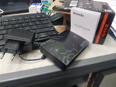 Hàng chuẩn, shop để giá tốt hơn các nơi khác. Mà sw này đúng mã là tốc độ gigabit mà. Shop để ở title là tốc độ 10/100 chưa đúng lằm :)))