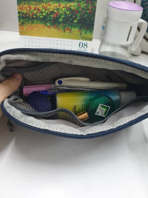 Túi nhỏ nhưng  đựng được rây nhiều bút cho học sinh hay vài thứ linh tinh cho chị em.
Rất gọn và tiện,sẽ tiếp tục ủng hộ shop.