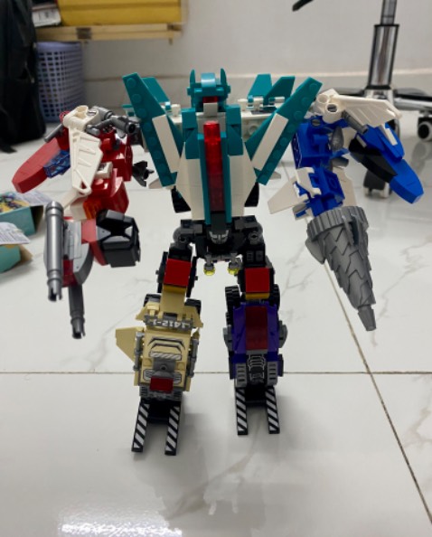 Một vài chi tiết hơi lỏng nhưng nhìn chung là ổn và đẹp. Nên mua để sưu tầm, chưng bày. Chứ dùng để chơi là rụng liền =))