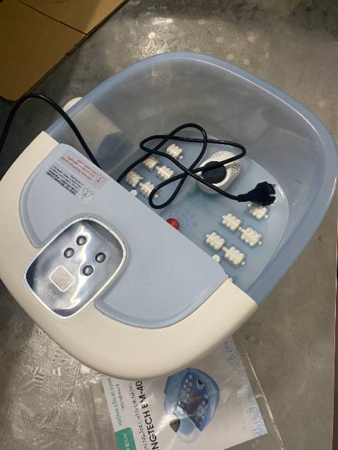 Đặt xong mua về rất hào hức, đặt luôn cả thảo dược về để ngâm chân luôn. Máy hoạt động tốt, cắm điện bật lên chờ 10 phút là nước ấm ấm rồi. Máy có nhiều đầu massage lăn chân khá thoải mái dễ chịu. Vì ngâm chân khá tốt và thư giãn và mình cảm nhận được luôn cái tốt sau khi sử dụng nên khuyên mọi người nên mua nhé!