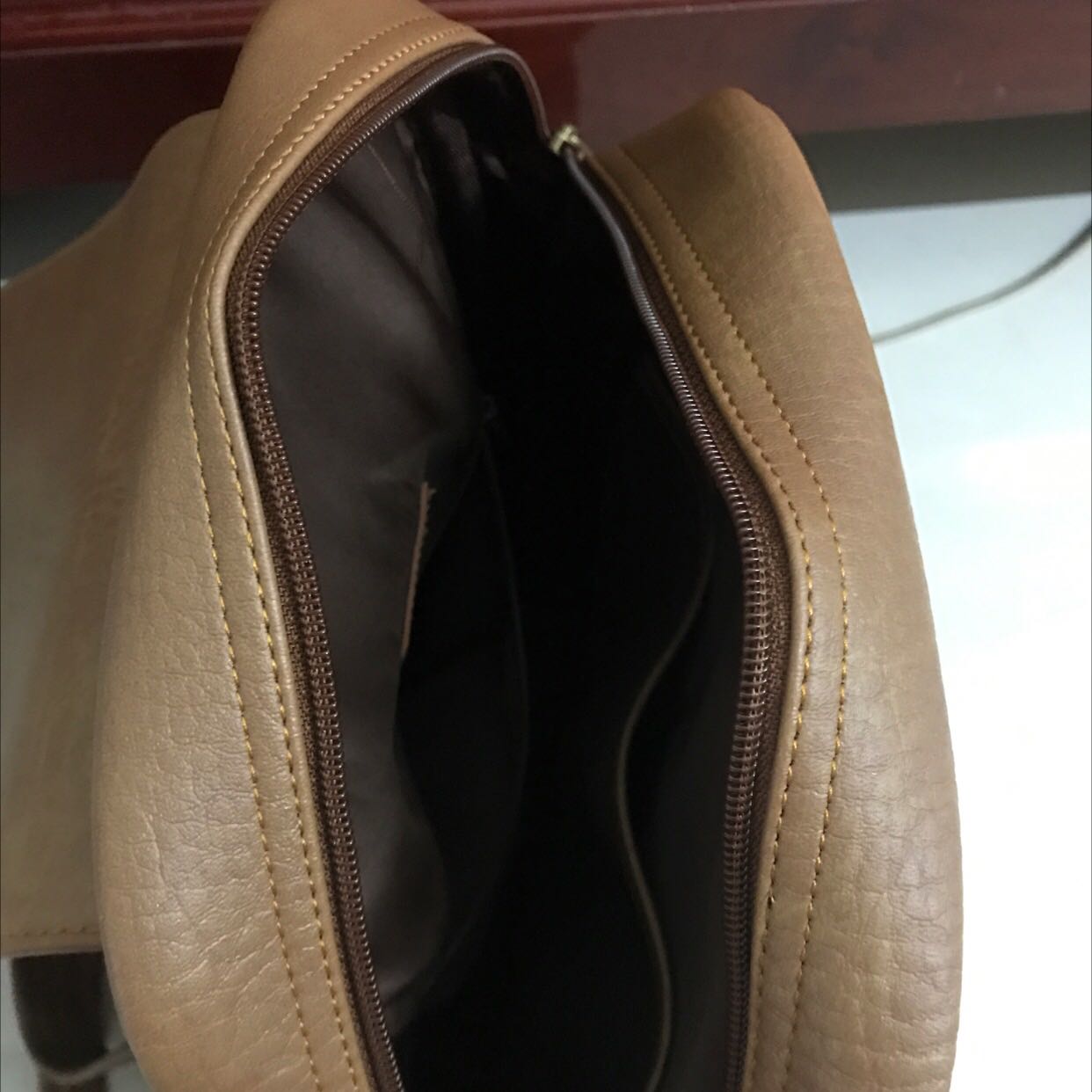 Hàng giống quảng cáo, so giá tiền ok. Mình mua giá 209k, tối đến nó giảm 185k. Canh tới canh lui mấy ngày . Nhưng nhìn chung sản phẩm ok. 
Còn chất lượng phải sử dụng mới biết.
Giao hàng nhanh, shipper vui vẻ, có tâm.