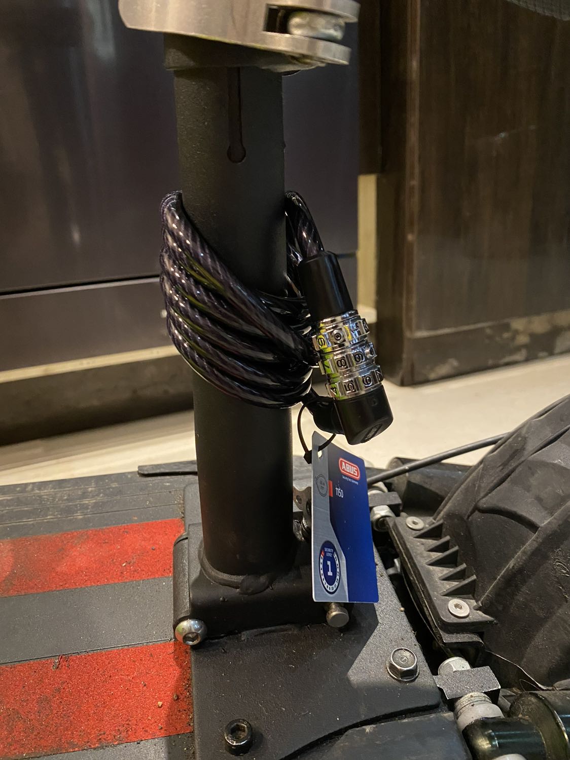 3 ngày giao hàng đã tới rồi khoá rất chắc chắn xịn xò ,hỏi trên phố Thuốc Bắc bán 250k mà con chảnh k muốn bán mua trên đây vừa nhanh rẻ.Nhưng mình muốn đổi mã số mà không biết nhắn vào đâu để được giải đáp đây shop ơi