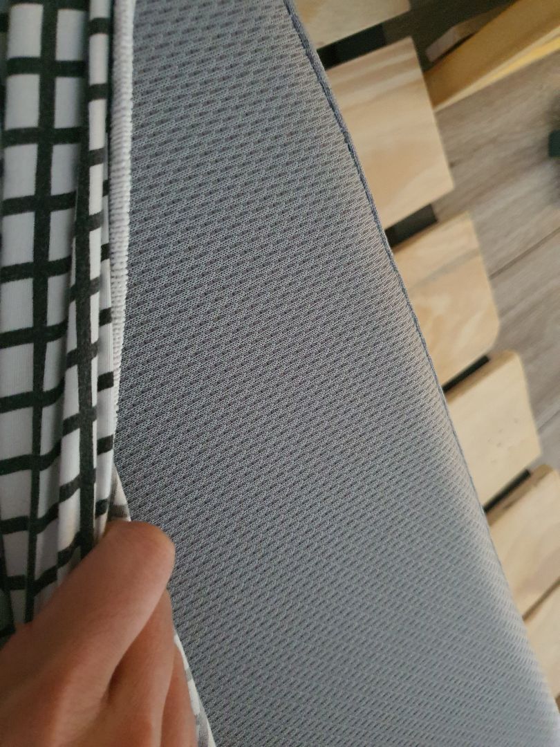 Nệm ngủ rất ngon. Giao tới tận nơi và mang lên tận phòng trên lầu. Đóng gói kĩ càng, nhân viên lịch sự. Nhờ Tiki trợ giá 10% nên được giảm 800k yeah.