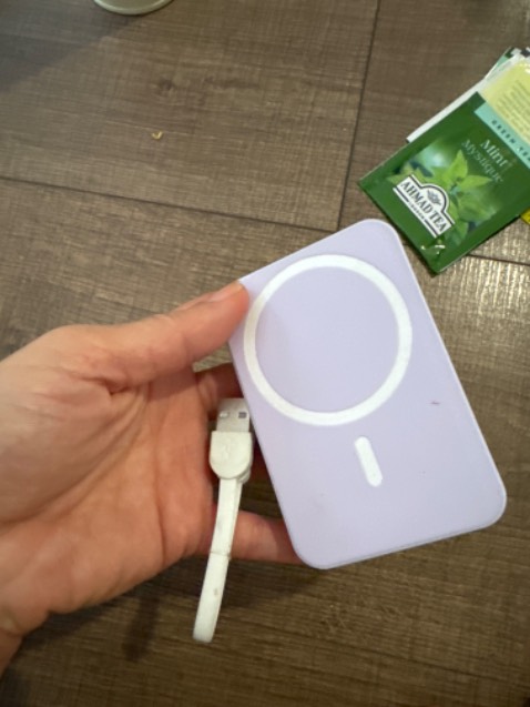 Tôi mua để mang đi du lịch nc ngoài nhưng ko sử dung được do sạc dự phòng ko tích điện, đã sạc rất lâu nhưnh khi sạc ip tăng dc khoang 10% la sạc đã het điện. Do tôi đi tù 29/3-9/4 mơi co mặt ở Vn hiện đã het thoi gian trả hàng, đề nghị đơn vị cung cấp xử lý cho tôi