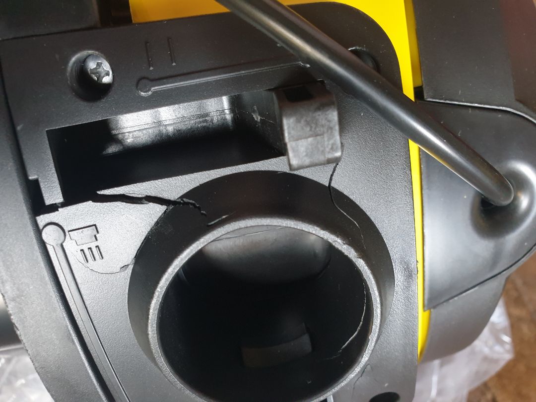 Hàng giao nhanh, đóng gói cẩn thận! Tuy nhiên mở ra kiểm tra thì bị vỡ nhựa phía đầu thổi! Mong Tiki kiểm tra và đổi lại sản phẩm khác