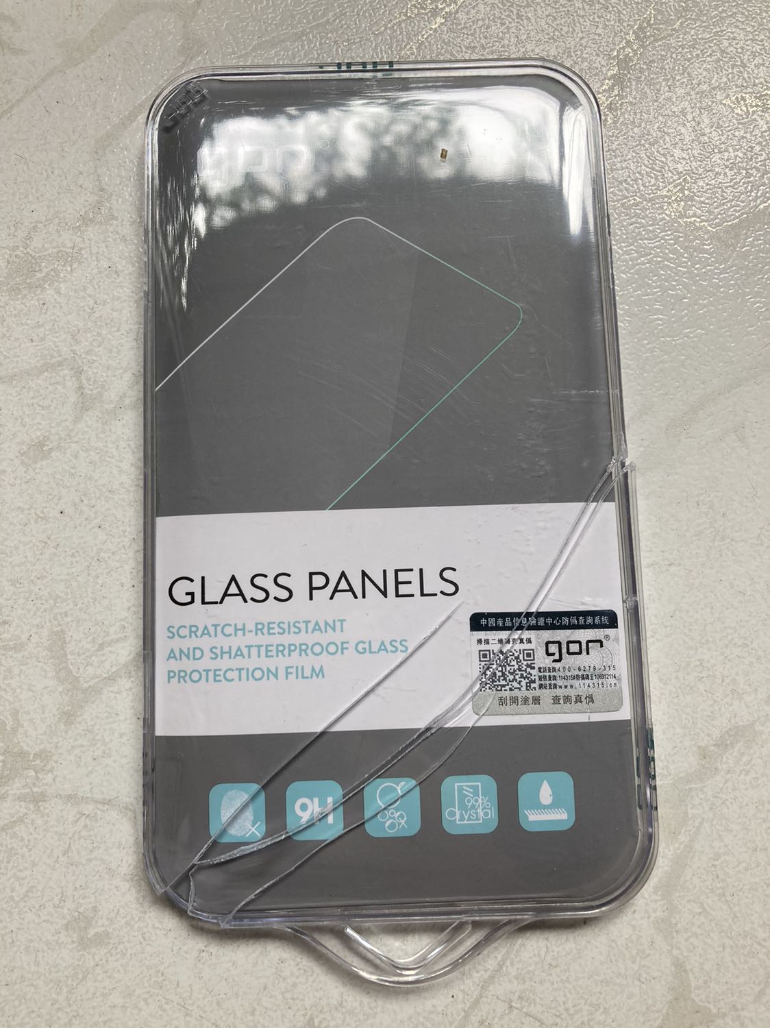 Kính chắc chắn nhưng che luôn camera. có thể hình chụp không được đẹp