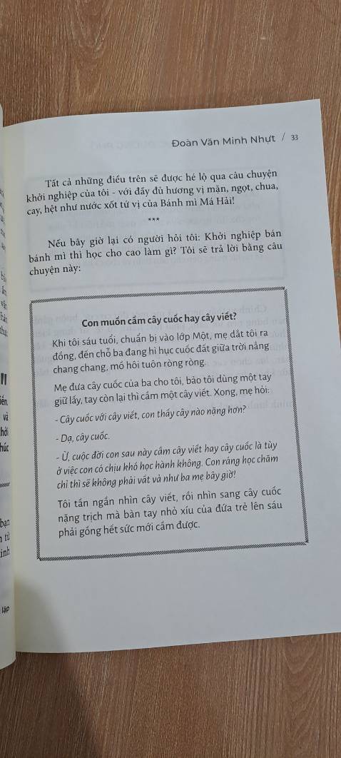 Cuốn sách rất chi tiết, có sẵn các bản đánh giá mặt bằng, bản chi phí nguyên liệu, cách tính lời lỗ mà mình chỉ cần điền là xài luôn
Thích cách tg bắt đầu bằng các câu chuyện tuổi thơ, rất Miền Tây, cảm giác cả tuổi thơ ùa về theo sách