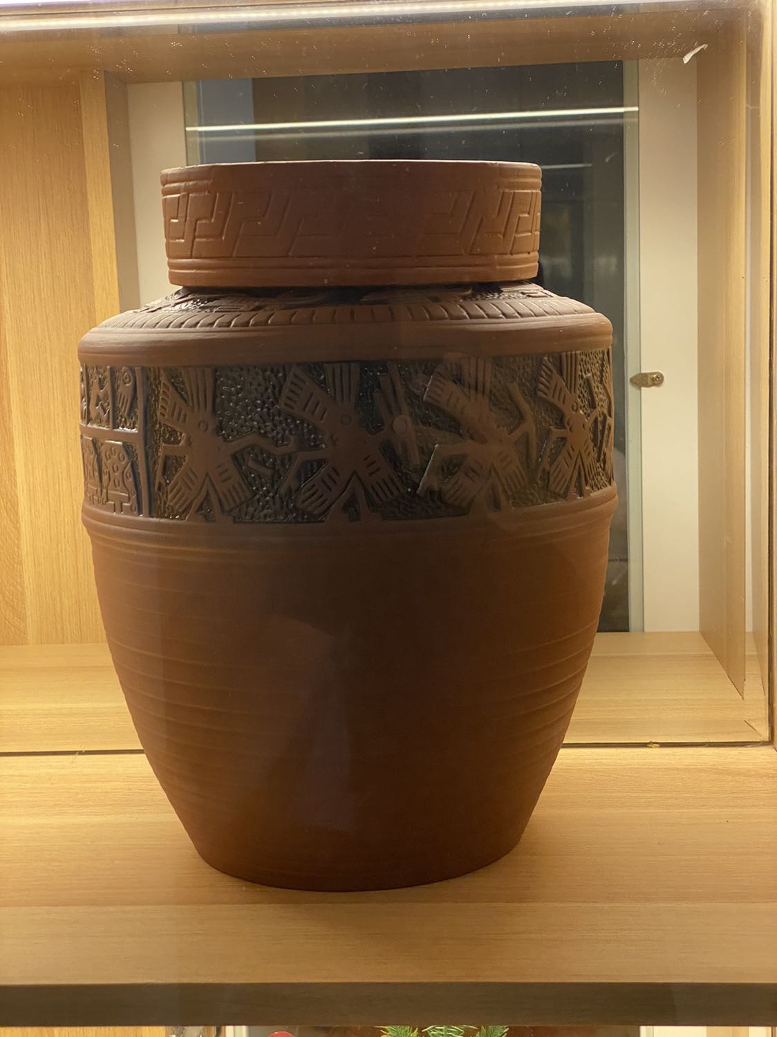 Hàng ổn, hoàn thiện tốt, nắp có chống va đập thì ổn hơn