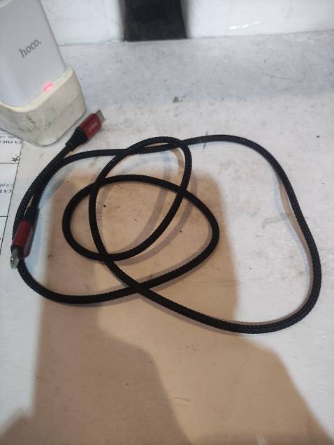 Dây chống rối, đám bảo được nguồn điện ổn định. Đầu type c tiện nghi ở mợi nơi.