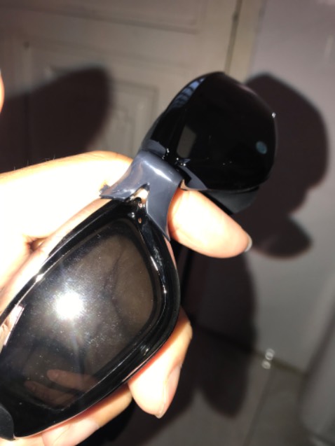 Mới tháo ra thấy trầy là nghe bực rồi. Đã gấp còn gặp sản phẩm như này.
1. Là do shop cố tình đẩy sản phẩm lỗi đi
2. Là do shop không check hàng trước khi giao
Nhưng cho dù là gì thì lằm ăn như này là kém, làm mất thời gian của người khác (đổi trả), còn tui gấp nên đành ngậm đắng mà dùng