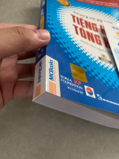 Đúng sách chính hãng, đóng gói chống sốc cẩn thận. Sách đến tay nguyên vẹn. Hài lòng Đúng sách chính hãng, đóng gói chống sốc cẩn thận. Sách đến tay nguyên vẹn. Hài lòng