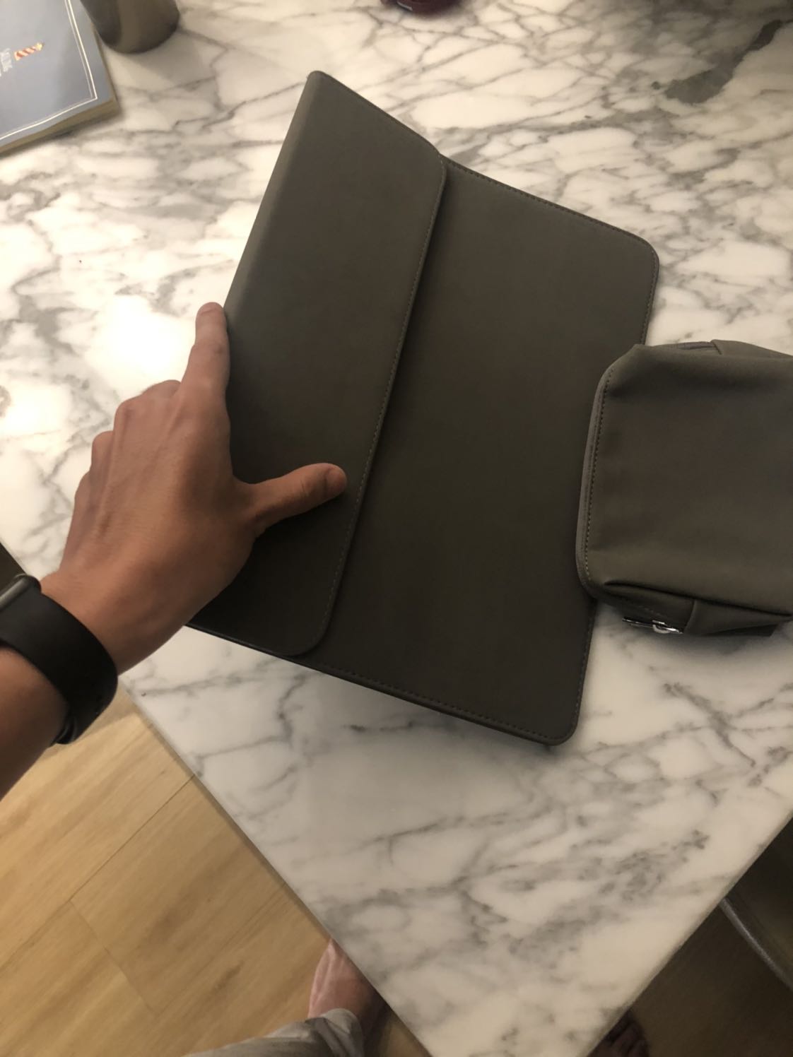 Chất lượng khá ok ! Màu da đẹp . Rất khít nên không sợ bị tuột laptop ra .