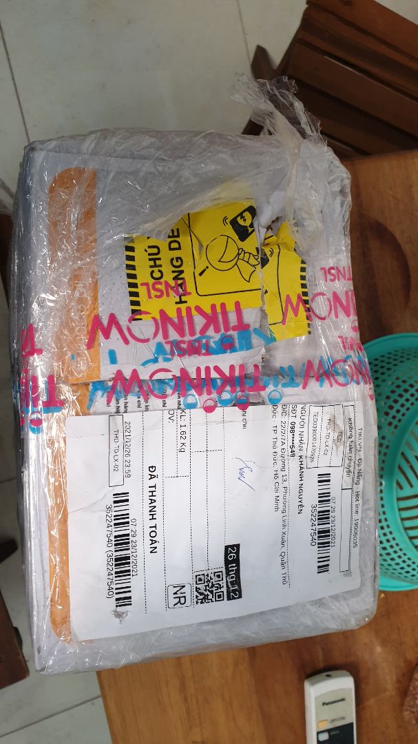 làm ăn quá tệ, hộp bị moi móc ko biết làm gì, mở ra kiểm tra thì sản phẩm bị đóng bụi, tôi mua hàng mới mà bị giao sản phẩm trưng bày là sao????