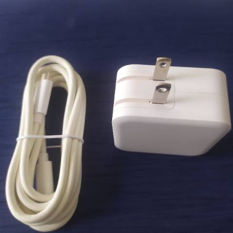 Củ sạc 65w đúng như mô tả, nhỏ gọn sạc nhanh lại được tặng kèm dây cáp sạc type-c nữa, rất ưng ý