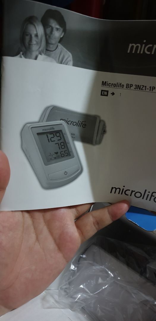 Mình vừa mua máy và dùng thử cho cả gia đình được 4 ngày. Cảm nhận là mức đo chuẩn của máy trên điểm trung bình là 7/10. Hơi lệch một chút khi đo đi đo lại 2,3 lần. Tuy nhiên với tầm giá như vậy cũng khá ổn và Tiki đóng hàng rất kĩ càng, đẹp xinh như mọi khi. Máy được đóng hộp và có đầy đủ giấy tờ hướng dẫn, bảo hành. Khá ưng ý ❤?