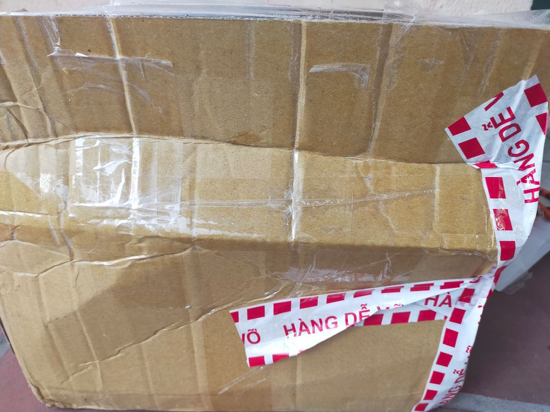 Giao thiếu sản phẩm. Hộp móp méo nhiều. Hộp size k đồng đều. Có hộp còn k có hạn sử dụng. Hộp có hạn sử dụng thì nhoè k đọc đc.