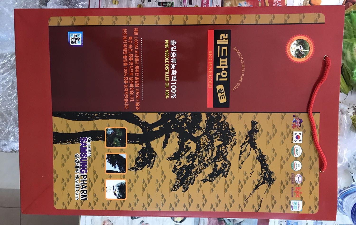 Mình mua được với giá 1.150K
Giao hàng nhanh. Đóng gói đẹp. Có tặng kèm bao để tặng người thân. Nhìn rất sang trọng còn hiệu qủa thì chỉ được 70%.
Hàng mới còn nguyên seal.
Nói chung vậy cũng đã xứng đáng để mua.