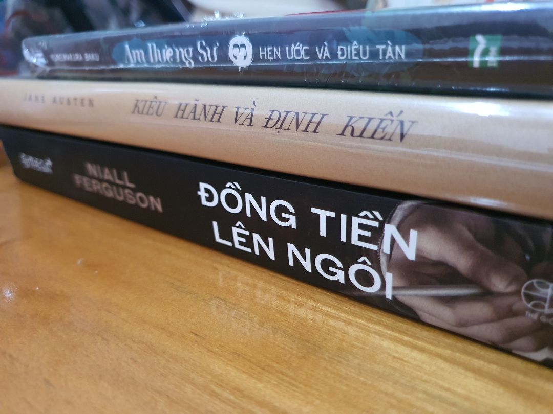 Mình có một sự tin tưởng nhẹ đối với sách của Omega cả về nội dung và hình thức. Mới nhận sách chưa đọc nên không review về nội dung, nhưng rất hài lòng về sách nhận được. Nhưng mình nghĩ chủ đề tài chính cũng khá hấp dẫn đó