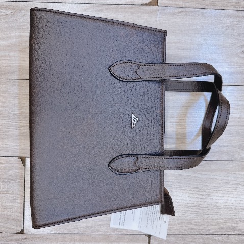 Hàng đẹp nha form cứng giao hàng nhanh