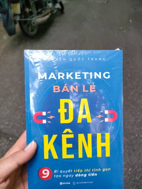 Sách in chất lượng tốt nội dung ở mức cơ bản, dễ hiểu, chi phí hơi cao. Dịch vụ tiki tốt