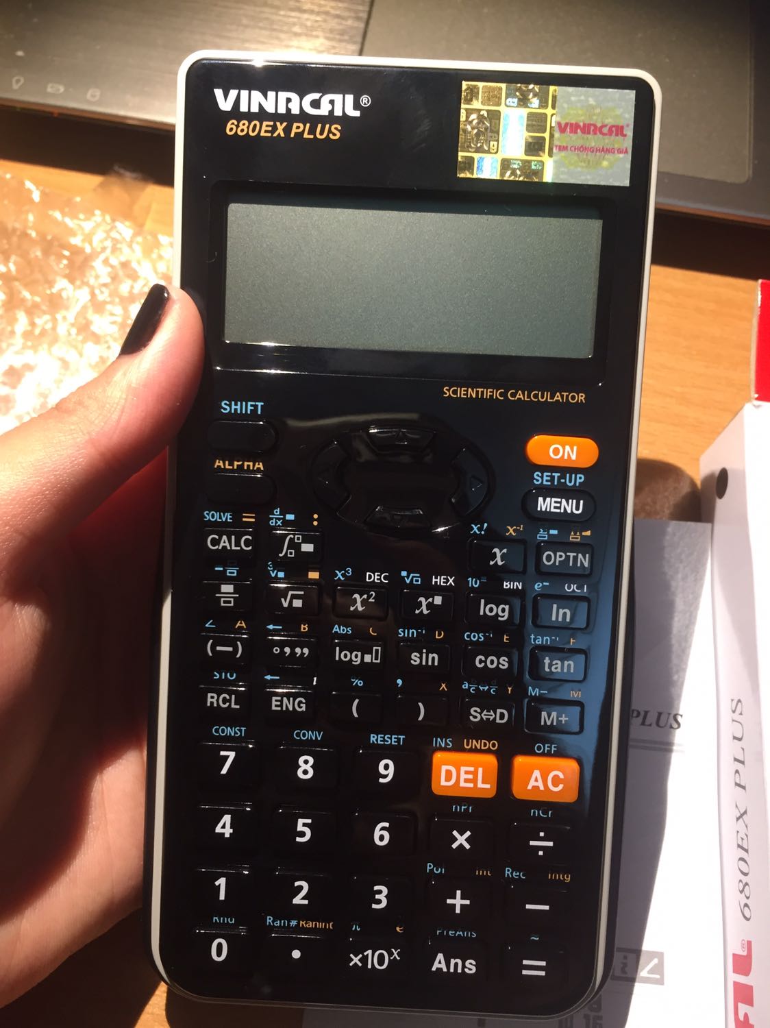 Tiki now giao cực nhanh và chất lượng. Máy tính siêu đẹp ý ạ bóng mịn lun. Lần đầu dùng vinacal nhưng rất ưng ý. Máy nhiều chức năng và siêu siêu siêu đẹp luôn ✨