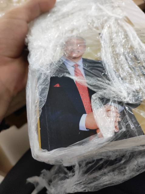 Bao sách sơ sài quá. Làm hư hết sách. Ko đặt shop nữa!