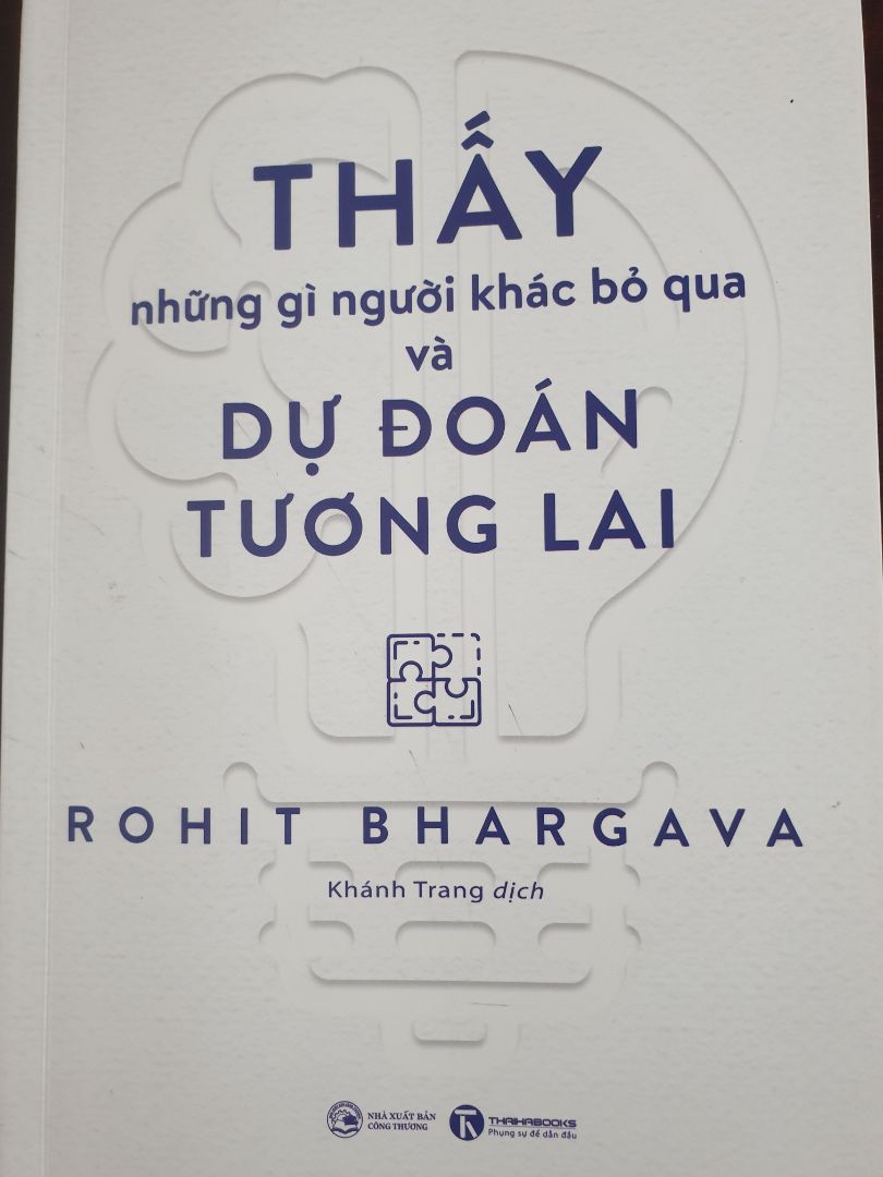 Khi thế giới đang đứng trước những thay đổi mạnh mẽ do tác động của đại dịch Covid-19 thì lối tư duy phi hiển nhiên càng trở thành nhu cầu cấp thiết hơn bao giờ hết. Tác giả là người có nhiều kinh nghiệm trong viết về Xu hướng, bằng trứng rõ nét đây là phiên bản thứ 10 của cuốn sách kể từ năm 2010. Có nghĩa trong mỗi năm tác giả đều có các nhận định khá chính xác về xu hướng trong thời gian tiếp theo. Có thể sự thể hiện, gọi tên đó chưa được rõ nét hoặc chính xác nhưng cũng là thành quả to lớn của tác giả. Thể hiện cái nhìn xa của tác giả về tương lai.