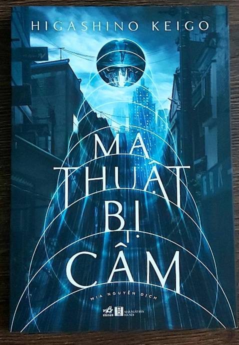 -      Tiki giao hàng cực nhanh, anh shipper dễ thương. Đóng gói kĩ, thùng carton cứng cáp, dán keo khắp các mép và cạnh, sách nằm vừa vặn, gọn gàng trong hộp. Tất cả sách mới toanh, không có một quyển nào bị trầy xước, hỏng hóc.
-     Bìa siêu đẹp, láng mịn, rõ nét. Giấy vàng, thơm. Mực in đen, đều màu, không lem hay bị nhạt.
-    Canh đợt giảm giá của Nhã Nam nên giá -50% cực hời, sách lại mới.
-    Túm lại: Trên cả tuyệt vời cho đơn hàng đầu năm. Yêu Tiki nhiều!