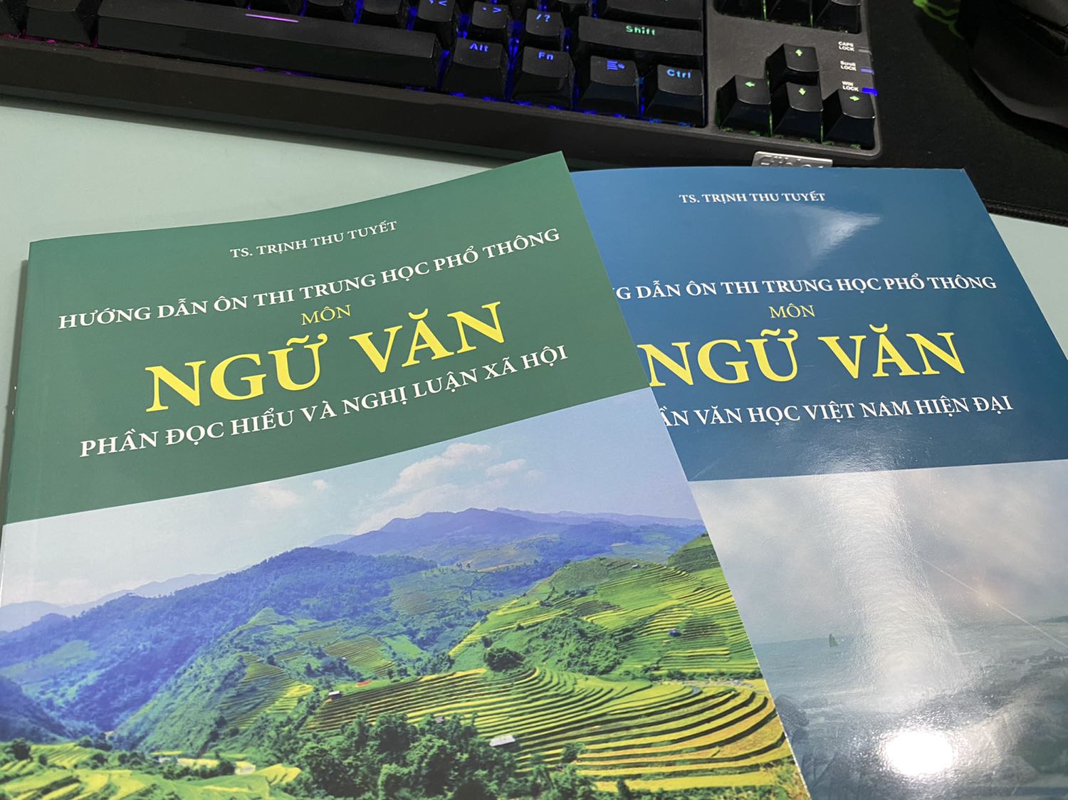 Sách của cô Trịnh Thu Tuyết thì không cần bàn quá đỉnh cô đọng và xúc tích. Bên shop bán giá rẻ hơn bìa kha khá nhưng hơn nhăn một vài trang. Nội dung hay với giá rẻ vẫn học được nên 5⭐️