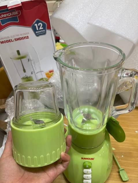 Đóng gói rất cẩn thận ưng khoản này. Máy cối chắc nặng, xay khỏe, hơi ồn quá