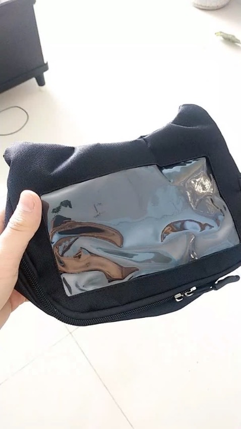 Giao hàng nhanh, SG-BD đặt hôm qua hôm nay có rồi
Túi dày dặn, xinh, hợp với những người thích chạy xe về quê xa như mình keke. Hơn 200km đã có trợ thủ😂 Ngăn trên để đt , ngăn dưới nhét đồ linh tinh được luôn nha, tiện lợi lắm nên mua nha mn